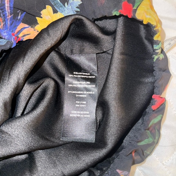 Alice + Olivia Alta Peasant Top in Floral Bird NWOT Shoulder Blouse XS Black - Picture 10 of 12